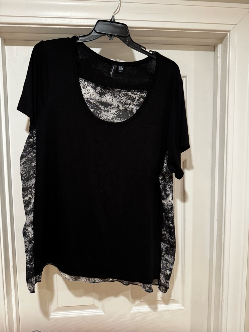 Cynthia Rowley Black Short-Sleeve Scoop Neck Top with Marble Print Panels